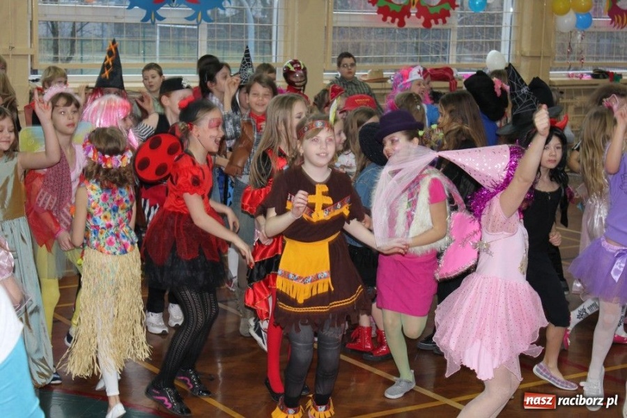 Zdjęcie w galerii na portalu naszraciborz.pl: Polacy i Czesi balowali w SP 15 wiadomości z regionu