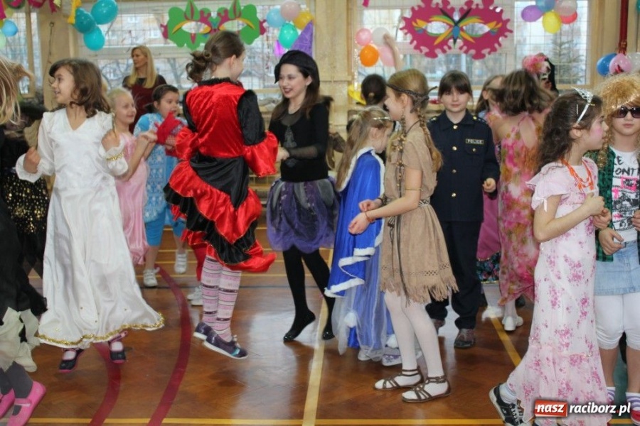 Zdjęcie w galerii na portalu naszraciborz.pl: Polacy i Czesi balowali w SP 15 wiadomości z regionu