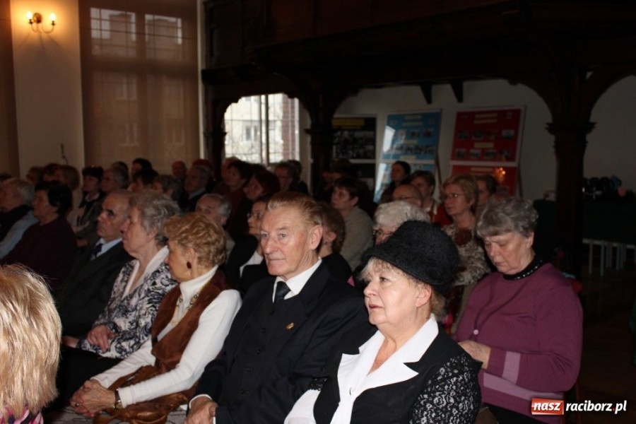 Zdjęcie w galerii na portalu naszraciborz.pl: Spotkanie noworoczne nauczycieli wiadomości z regionu