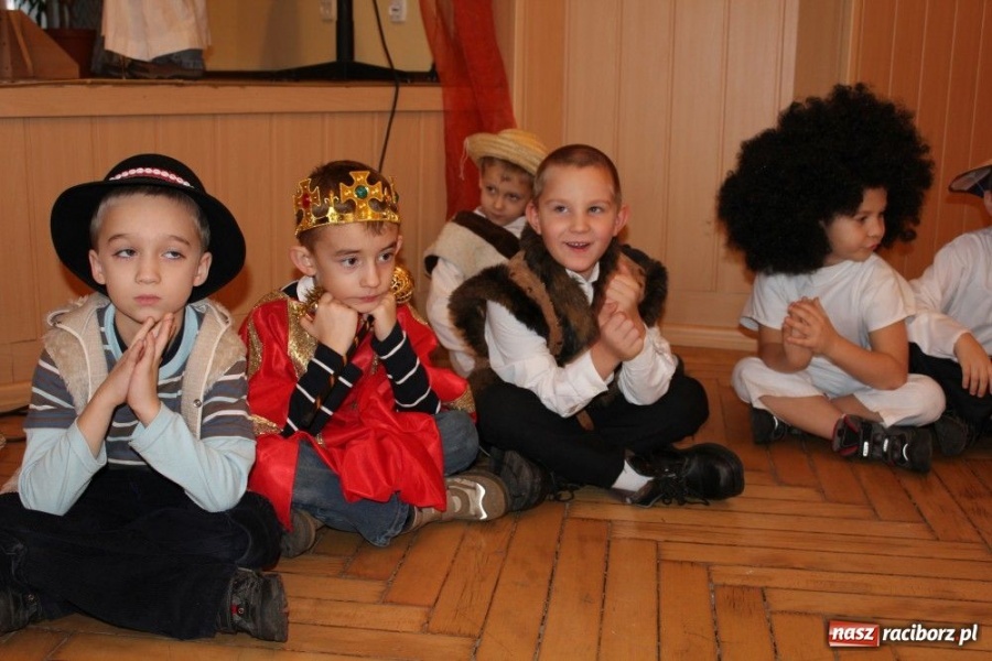 Zdjęcie w galerii na portalu naszraciborz.pl: Z radosną nowiną do starszych i chorych wiadomości z regionu