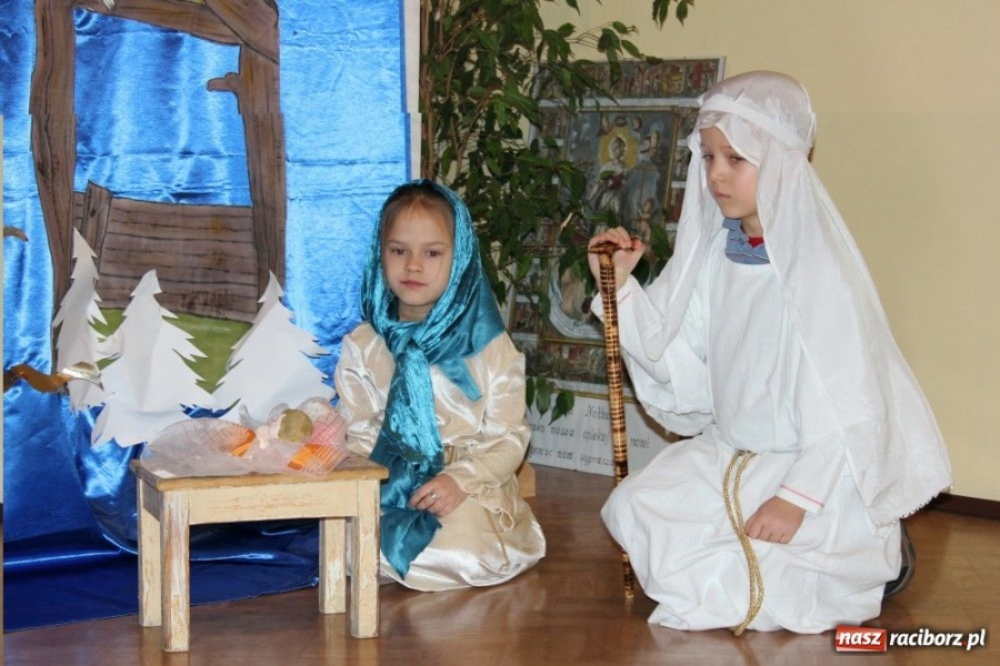 Zdjęcie w galerii na portalu naszraciborz.pl: Z radosną nowiną do starszych i chorych wiadomości z regionu