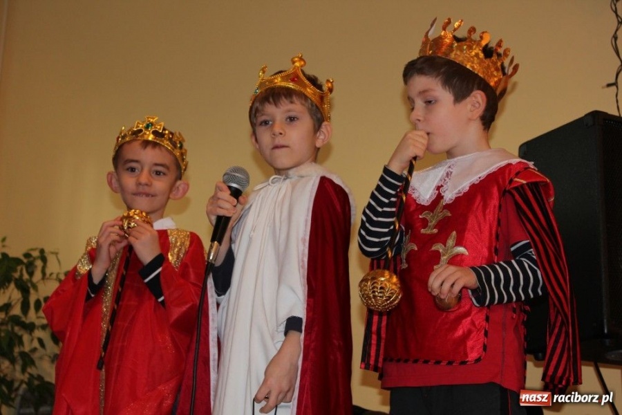 Zdjęcie w galerii na portalu naszraciborz.pl: Z radosną nowiną do starszych i chorych wiadomości z regionu