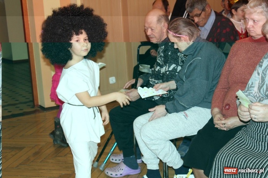 Zdjęcie w galerii na portalu naszraciborz.pl: Z radosną nowiną do starszych i chorych wiadomości z regionu
