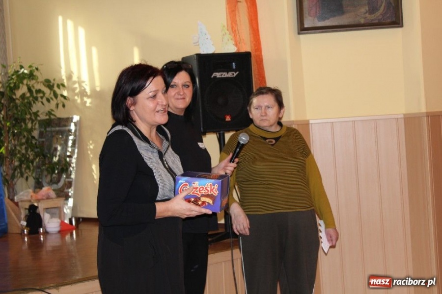 Zdjęcie w galerii na portalu naszraciborz.pl: Z radosną nowiną do starszych i chorych wiadomości z regionu