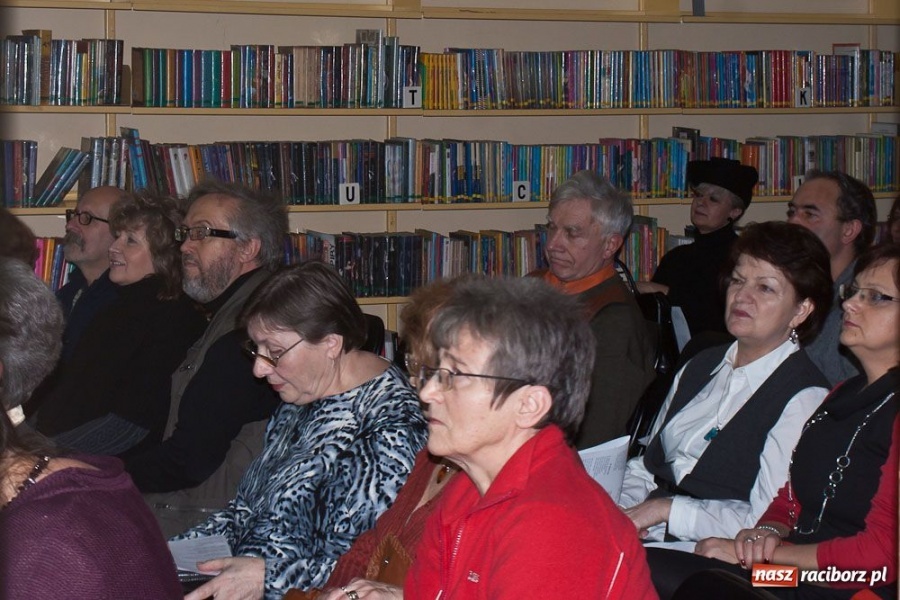 Zdjęcie w galerii na portalu naszraciborz.pl: Wieczór kolęd w książnicy wiadomości z regionu