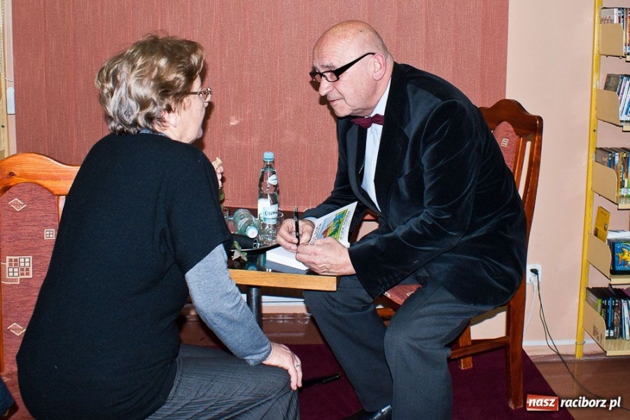 Zdjęcie w galerii na portalu naszraciborz.pl: Wieczór kolęd w książnicy wiadomości z regionu