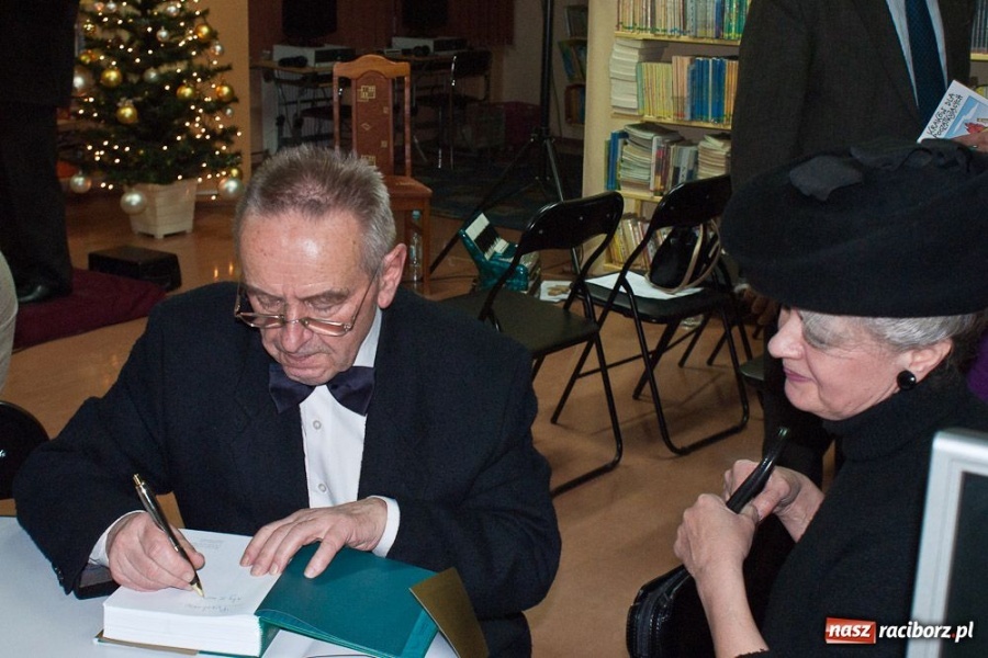 Zdjęcie w galerii na portalu naszraciborz.pl: Wieczór kolęd w książnicy wiadomości z regionu