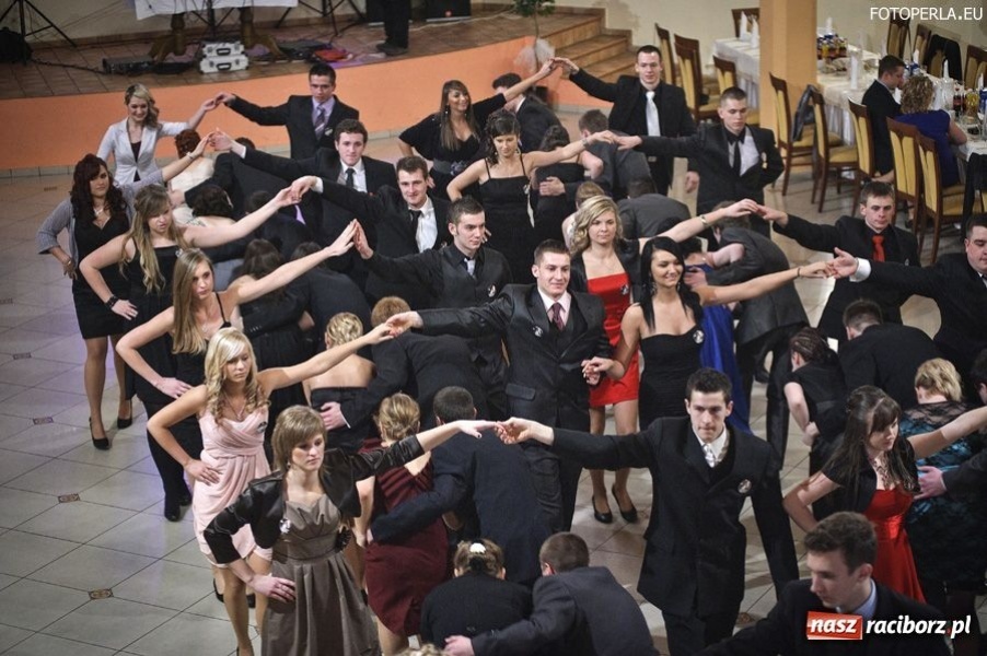 Zdjęcie w galerii na portalu naszraciborz.pl: Uczniowie ZSZ już po studniówce wiadomości z regionu