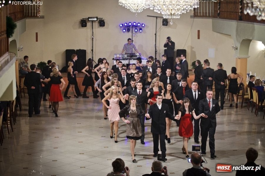 Zdjęcie w galerii na portalu naszraciborz.pl: Uczniowie ZSZ już po studniówce wiadomości z regionu