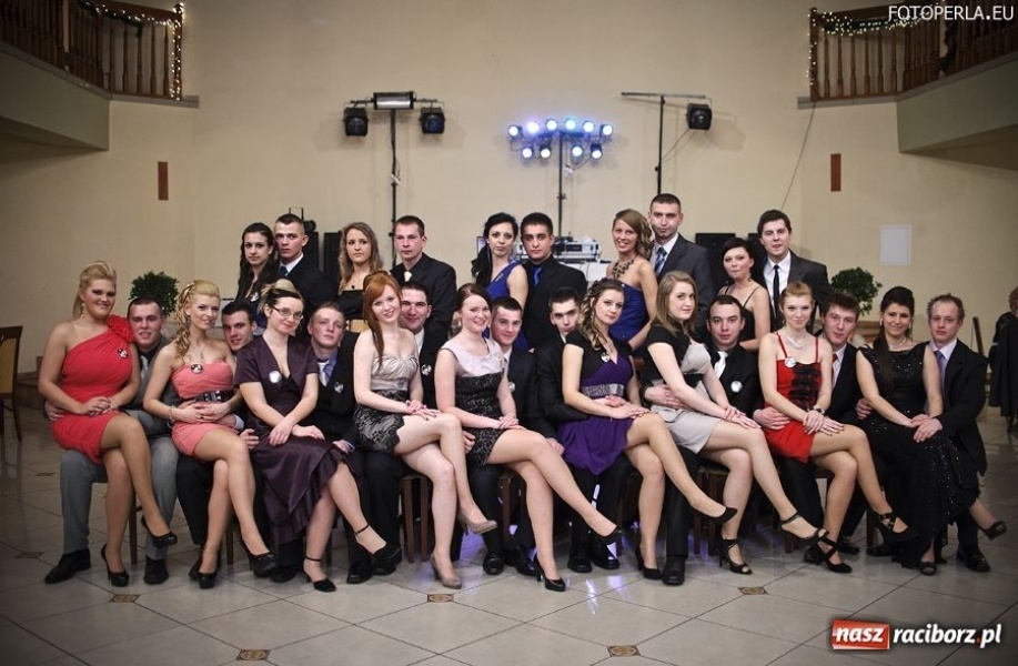 Zdjęcie w galerii na portalu naszraciborz.pl: Uczniowie ZSZ już po studniówce wiadomości z regionu