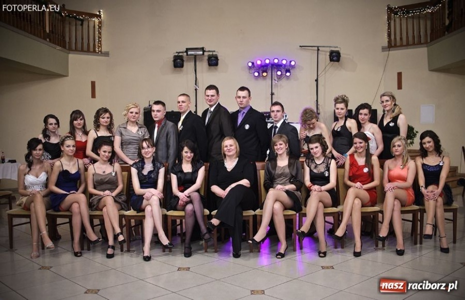 Zdjęcie w galerii na portalu naszraciborz.pl: Uczniowie ZSZ już po studniówce wiadomości z regionu