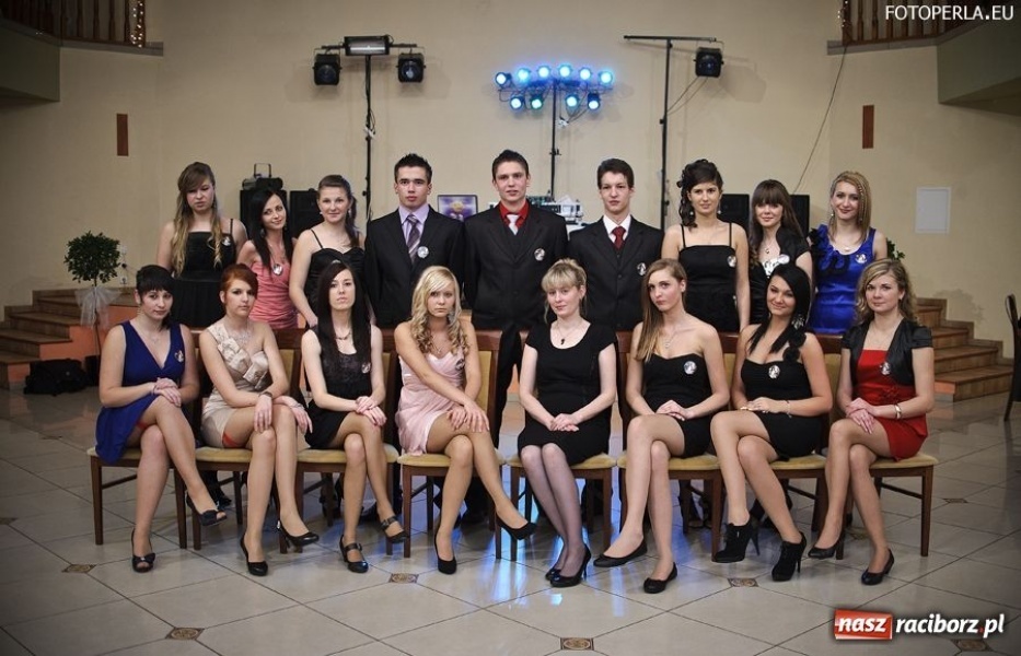 Zdjęcie w galerii na portalu naszraciborz.pl: Uczniowie ZSZ już po studniówce wiadomości z regionu