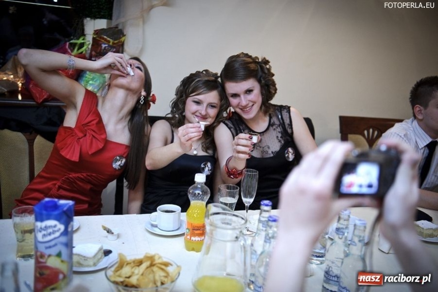 Zdjęcie w galerii na portalu naszraciborz.pl: Uczniowie ZSZ już po studniówce wiadomości z regionu