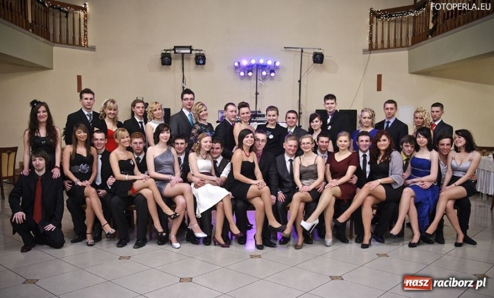 Zdjęcie w galerii na portalu naszraciborz.pl: Uczniowie ZSZ już po studniówce wiadomości z regionu