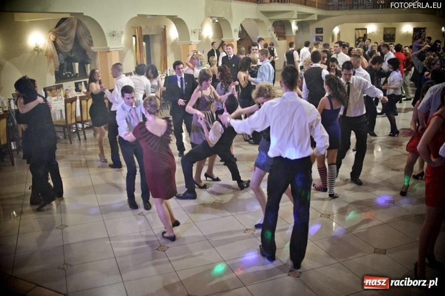 Zdjęcie w galerii na portalu naszraciborz.pl: Uczniowie ZSZ już po studniówce wiadomości z regionu