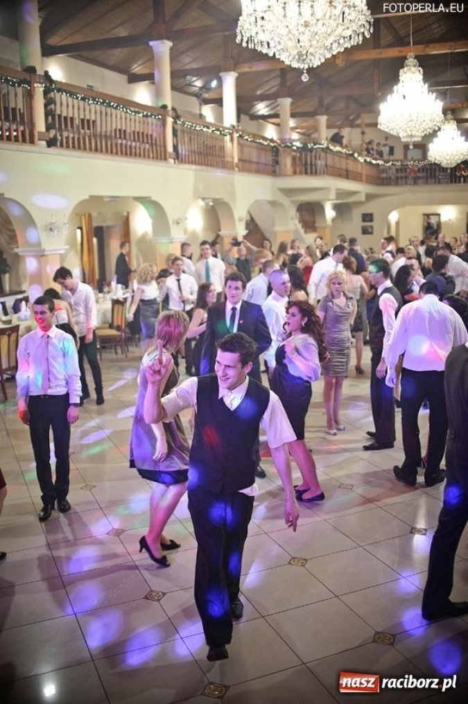 Zdjęcie w galerii na portalu naszraciborz.pl: Uczniowie ZSZ już po studniówce wiadomości z regionu