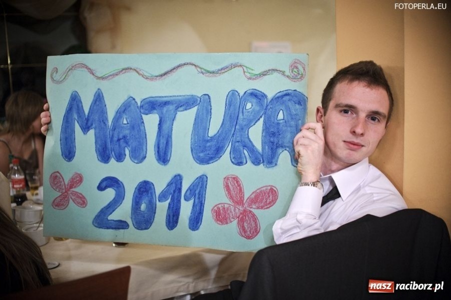 Zdjęcie w galerii na portalu naszraciborz.pl: Uczniowie ZSZ już po studniówce wiadomości z regionu