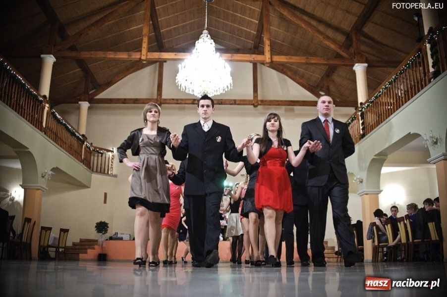 Zdjęcie w galerii na portalu naszraciborz.pl: Uczniowie ZSZ już po studniówce wiadomości z regionu