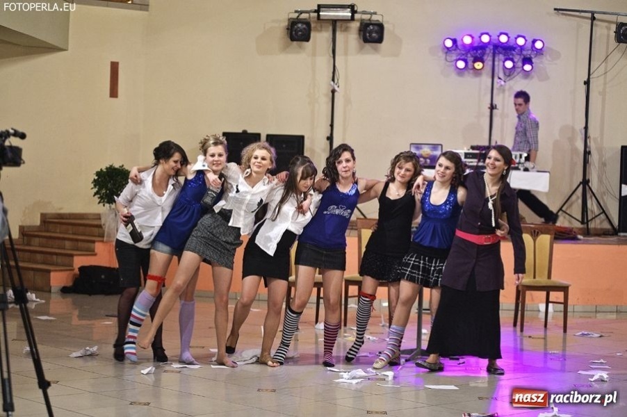 Zdjęcie w galerii na portalu naszraciborz.pl: Uczniowie ZSZ już po studniówce wiadomości z regionu