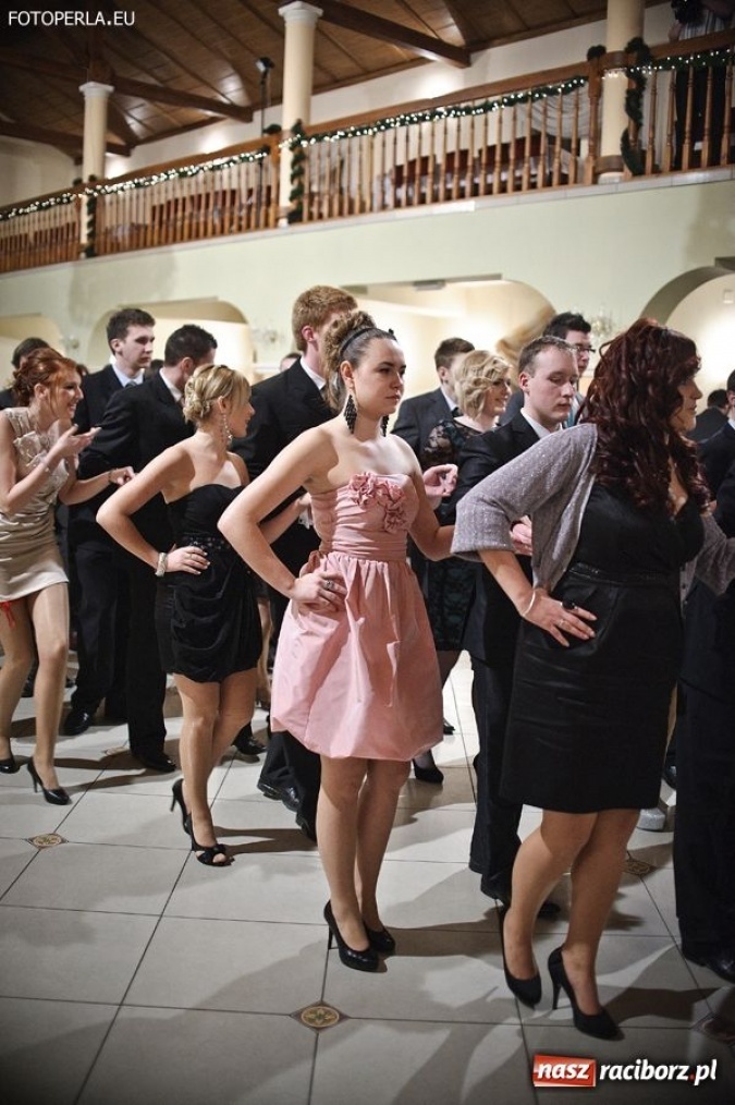 Zdjęcie w galerii na portalu naszraciborz.pl: Uczniowie ZSZ już po studniówce wiadomości z regionu