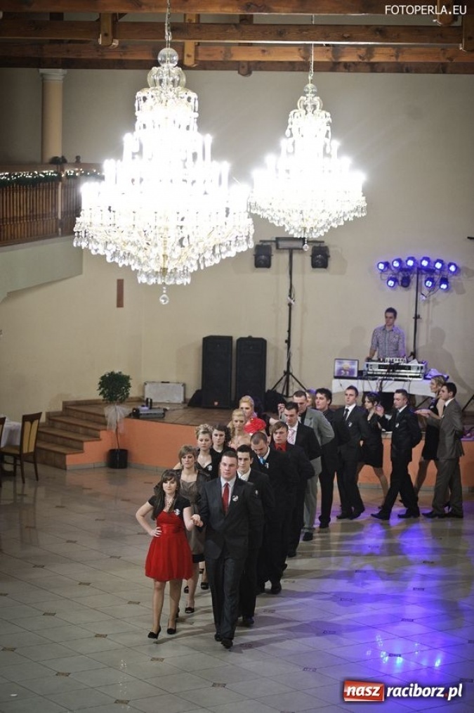 Zdjęcie w galerii na portalu naszraciborz.pl: Uczniowie ZSZ już po studniówce wiadomości z regionu