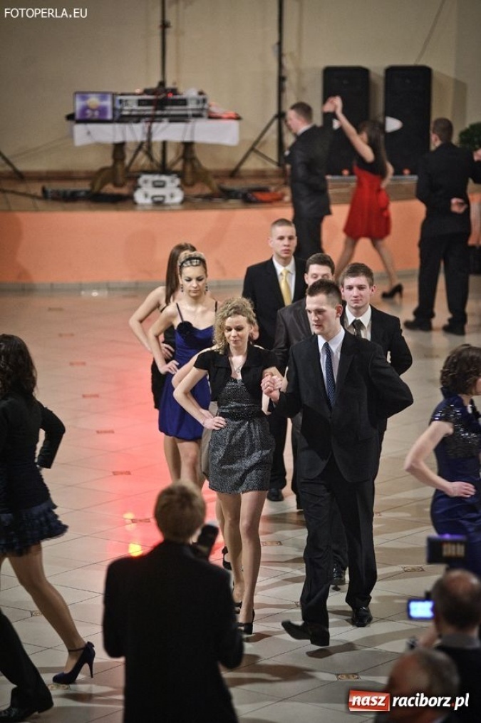 Zdjęcie w galerii na portalu naszraciborz.pl: Uczniowie ZSZ już po studniówce wiadomości z regionu