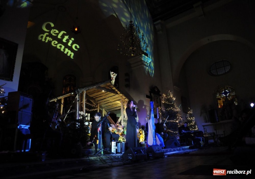 Zdjęcie w galerii na portalu naszraciborz.pl: Irlandzkie kolędowanie w Brzeziu wiadomości z regionu