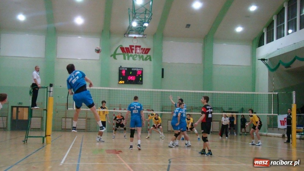 Zdjęcie w galerii na portalu naszraciborz.pl: Szlagier kolejki tym razem dla Spały wiadomości z regionu