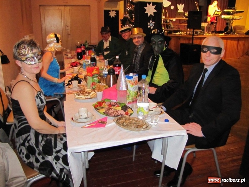 Zdjęcie w galerii na portalu naszraciborz.pl: Przebieranie bawi nie tylko dzieci wiadomości z regionu