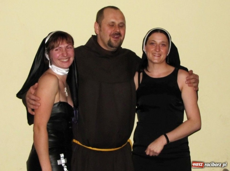 Zdjęcie w galerii na portalu naszraciborz.pl: Przebieranie bawi nie tylko dzieci wiadomości z regionu