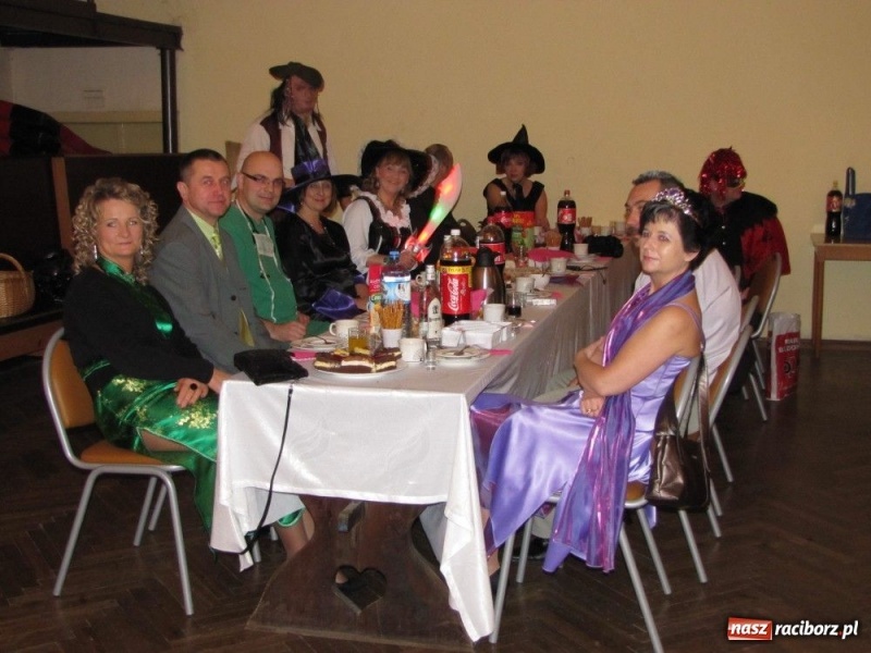 Zdjęcie w galerii na portalu naszraciborz.pl: Przebieranie bawi nie tylko dzieci wiadomości z regionu