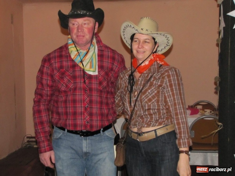 Zdjęcie w galerii na portalu naszraciborz.pl: Przebieranie bawi nie tylko dzieci wiadomości z regionu