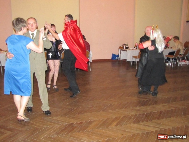 Zdjęcie w galerii na portalu naszraciborz.pl: Przebieranie bawi nie tylko dzieci wiadomości z regionu