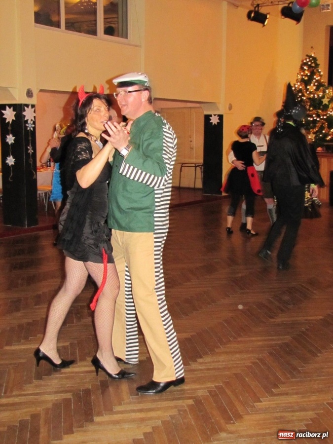 Zdjęcie w galerii na portalu naszraciborz.pl: Przebieranie bawi nie tylko dzieci wiadomości z regionu