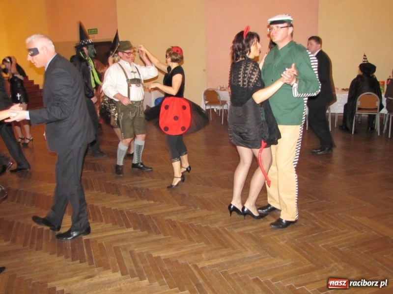 Zdjęcie w galerii na portalu naszraciborz.pl: Przebieranie bawi nie tylko dzieci wiadomości z regionu
