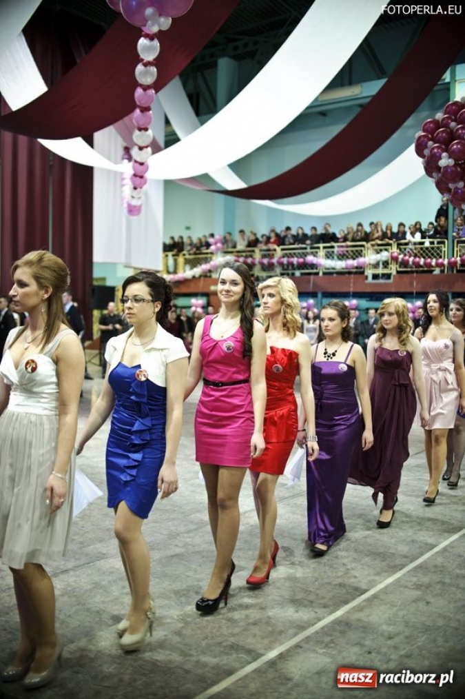 Zdjęcie w galerii na portalu naszraciborz.pl: Studniówka maturzystów z Głubczyc wiadomości z regionu