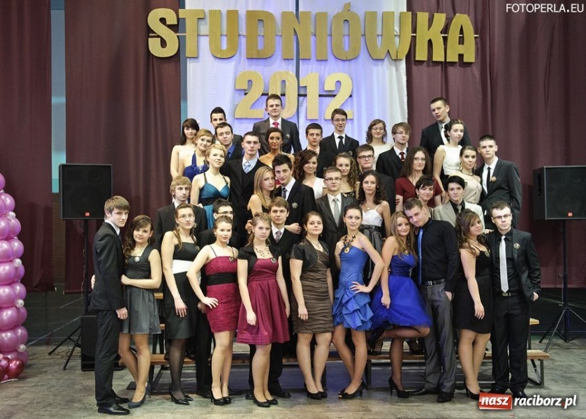 Zdjęcie w galerii na portalu naszraciborz.pl: Studniówka maturzystów z Głubczyc wiadomości z regionu