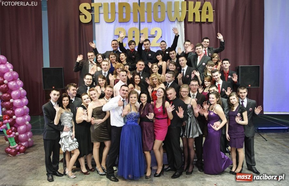 Zdjęcie w galerii na portalu naszraciborz.pl: Studniówka maturzystów z Głubczyc wiadomości z regionu