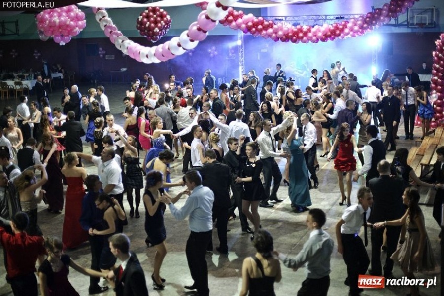 Zdjęcie w galerii na portalu naszraciborz.pl: Studniówka maturzystów z Głubczyc wiadomości z regionu