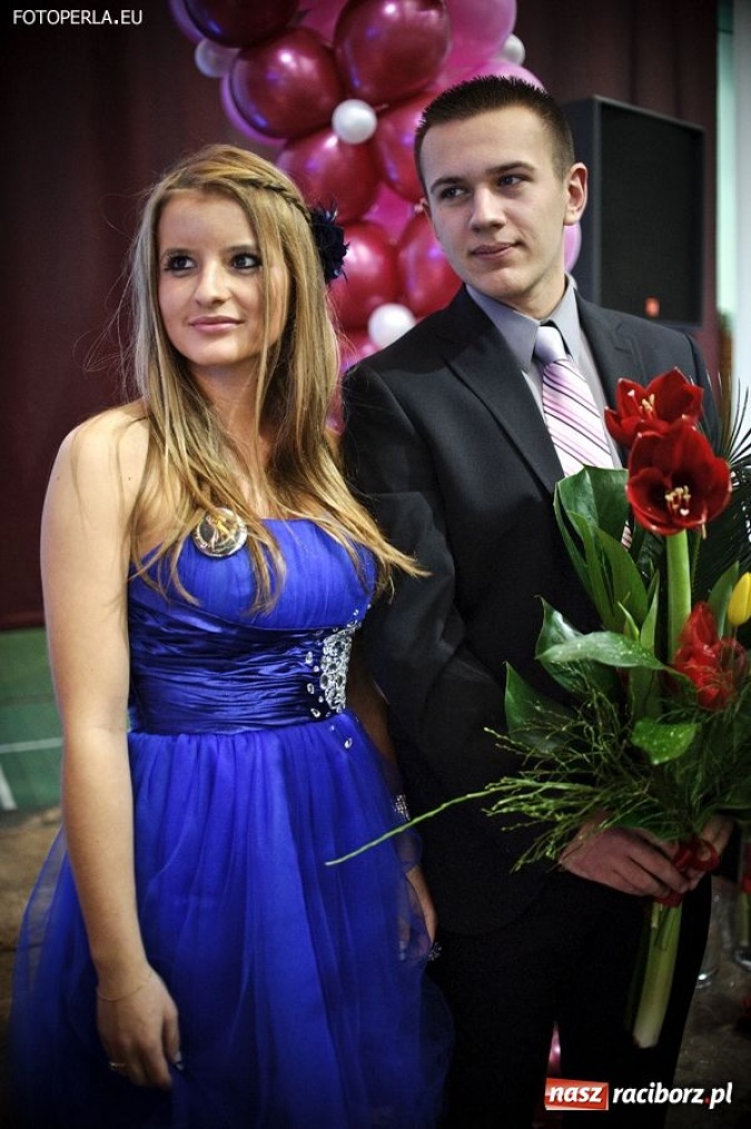 Zdjęcie w galerii na portalu naszraciborz.pl: Studniówka maturzystów z Głubczyc wiadomości z regionu