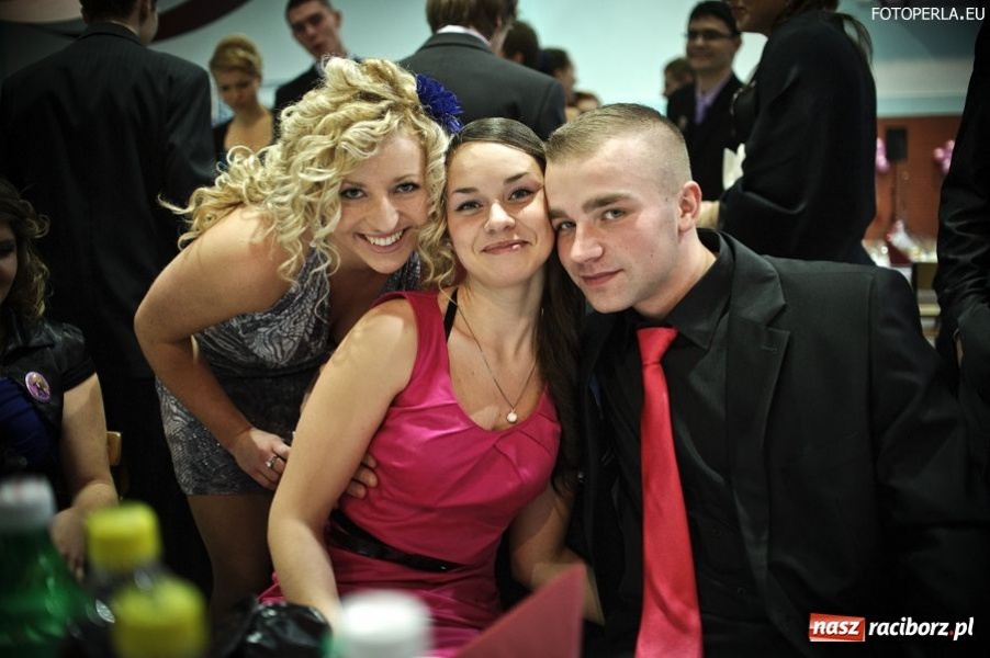 Zdjęcie w galerii na portalu naszraciborz.pl: Studniówka maturzystów z Głubczyc wiadomości z regionu