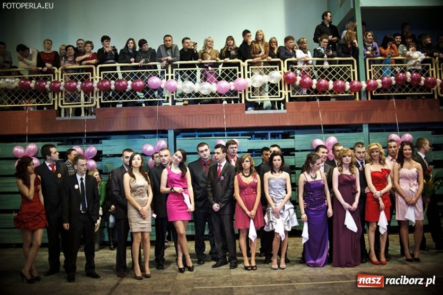 Zdjęcie w galerii na portalu naszraciborz.pl: Studniówka maturzystów z Głubczyc wiadomości z regionu