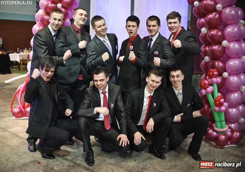 Zdjęcie w galerii na portalu naszraciborz.pl: Studniówka maturzystów z Głubczyc wiadomości z regionu