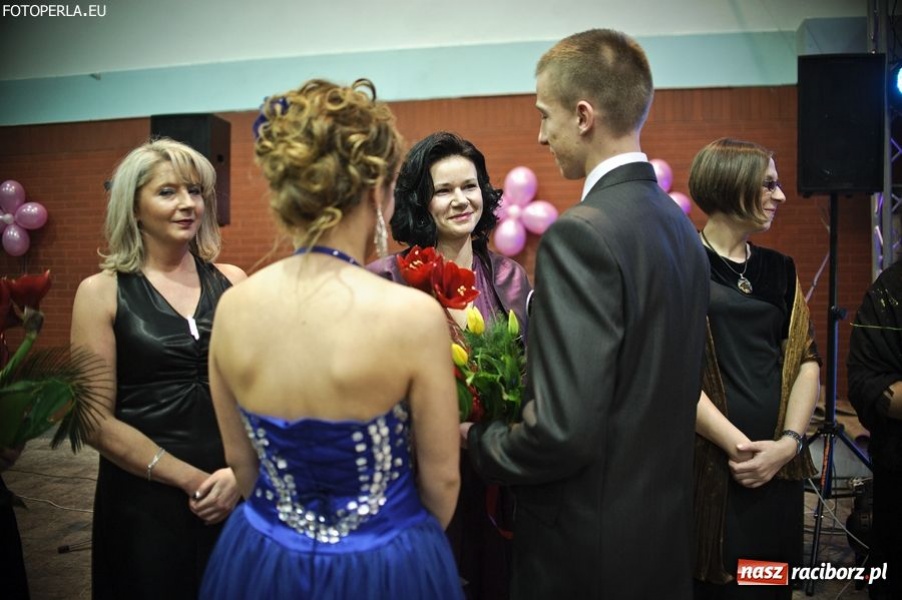 Zdjęcie w galerii na portalu naszraciborz.pl: Studniówka maturzystów z Głubczyc wiadomości z regionu