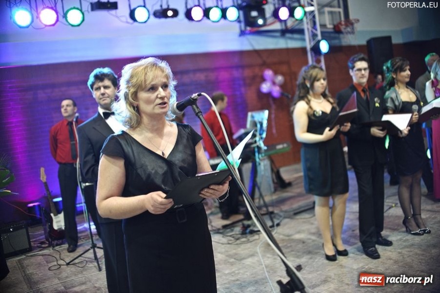 Zdjęcie w galerii na portalu naszraciborz.pl: Studniówka maturzystów z Głubczyc wiadomości z regionu