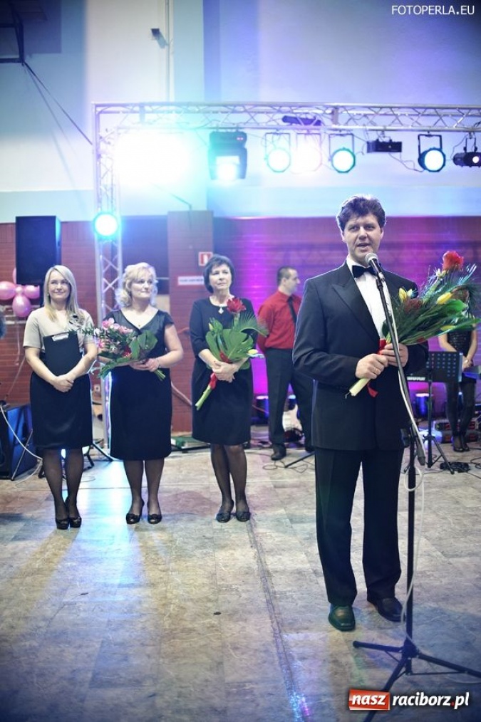 Zdjęcie w galerii na portalu naszraciborz.pl: Studniówka maturzystów z Głubczyc wiadomości z regionu