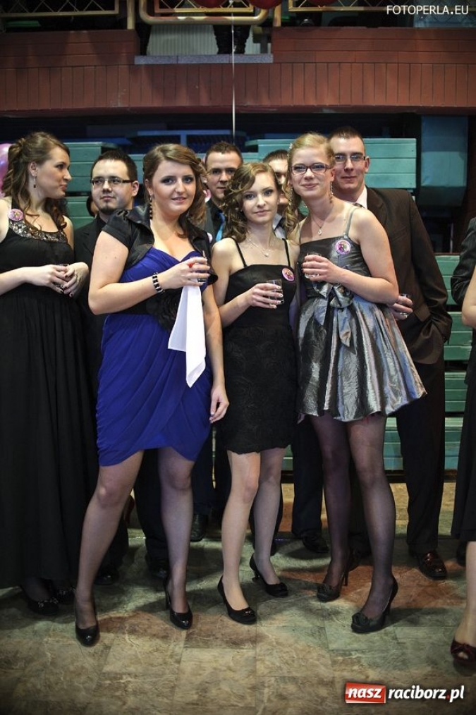 Zdjęcie w galerii na portalu naszraciborz.pl: Studniówka maturzystów z Głubczyc wiadomości z regionu