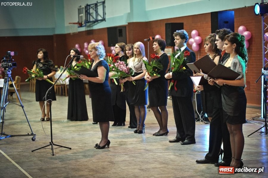 Zdjęcie w galerii na portalu naszraciborz.pl: Studniówka maturzystów z Głubczyc wiadomości z regionu