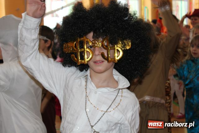 Zdjęcie w galerii na portalu naszraciborz.pl: Niech żyje bal - kolorowo w SP 13 wiadomości z regionu