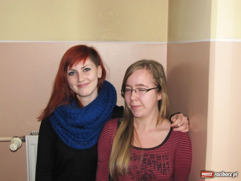 Zdjęcie w galerii na portalu naszraciborz.pl: Mała czarna i z czerwoną podwiązką... wiadomości z regionu